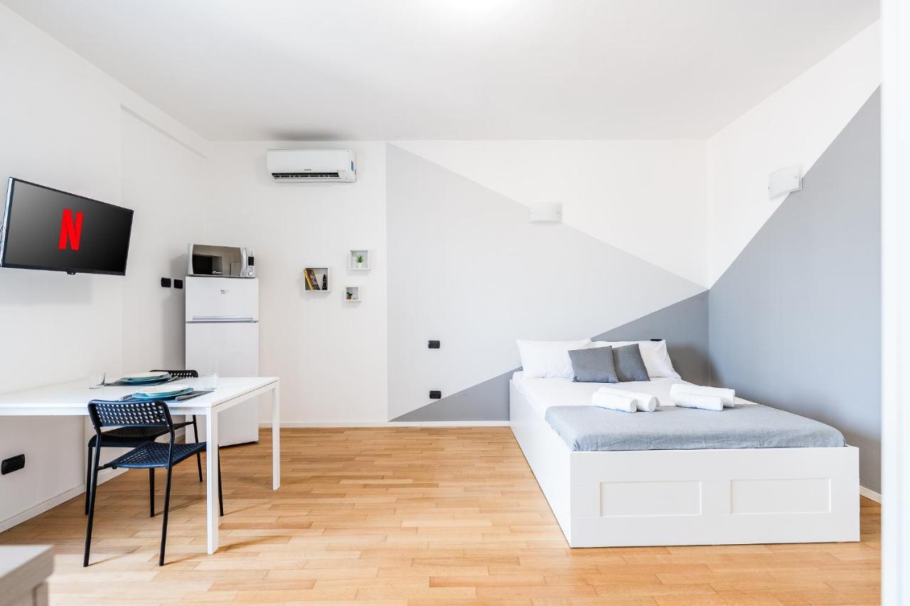 Milano -Duomo 13 Min, Netflix E Wi-Fi Apartment Luaran gambar