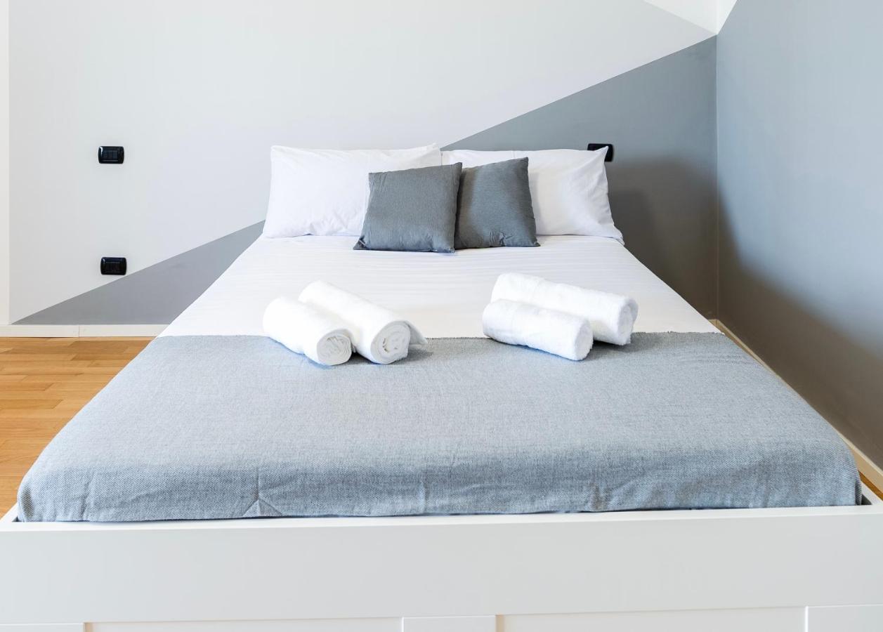Milano -Duomo 13 Min, Netflix E Wi-Fi Apartment Luaran gambar