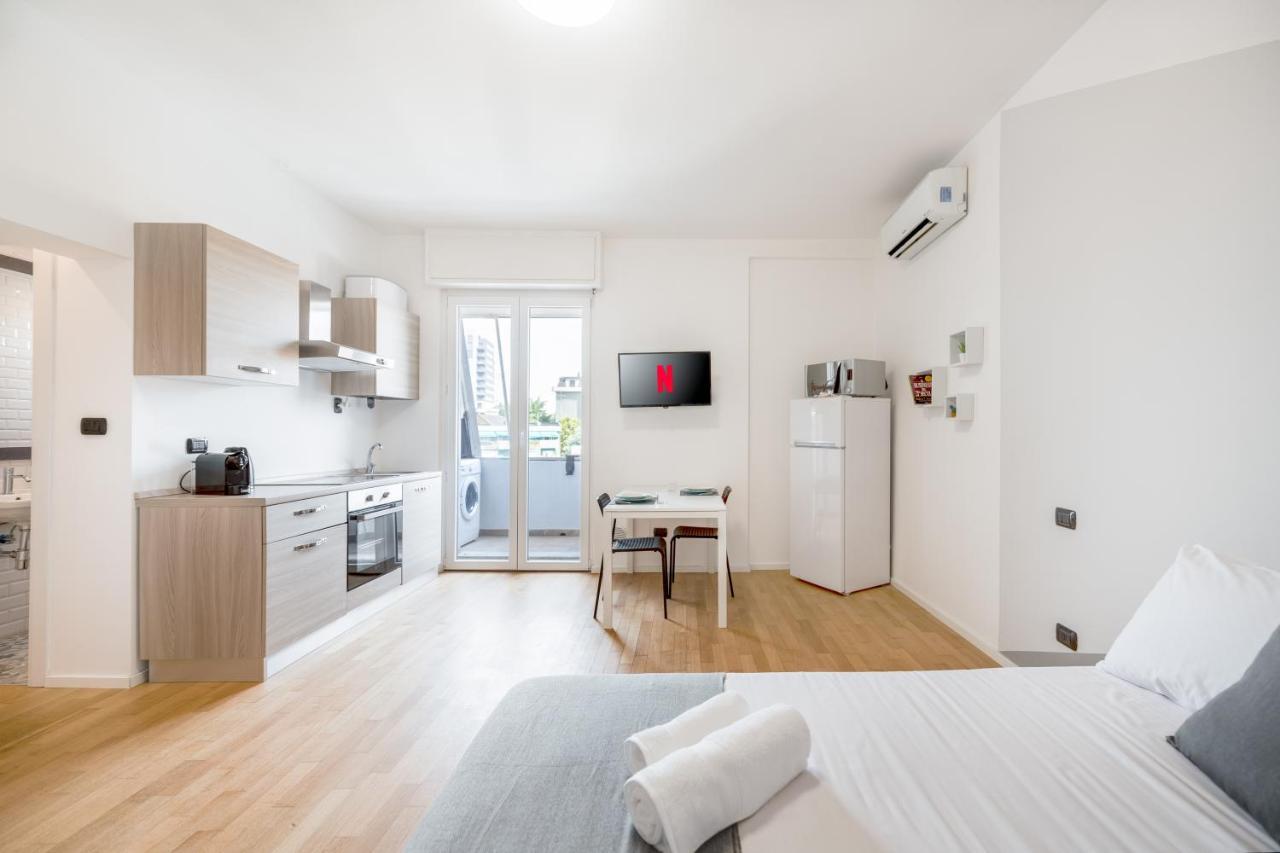 Milano -Duomo 13 Min, Netflix E Wi-Fi Apartment Luaran gambar